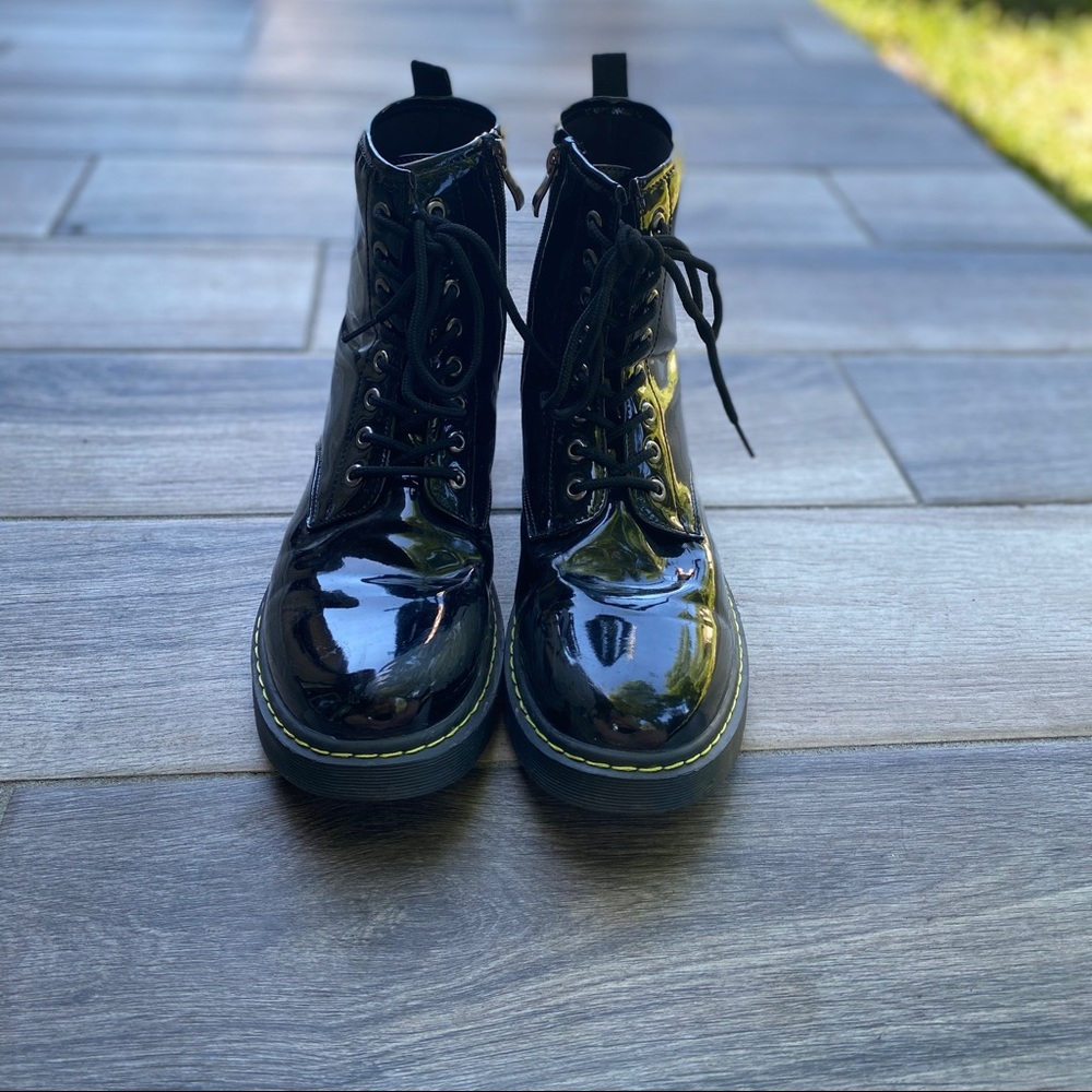 Combat boots